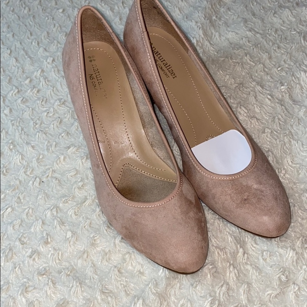 Naturalizer size 8 rose color .
